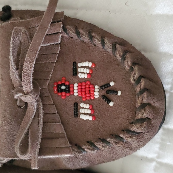 Minnetonka Women's Thunderbird "Animikii" Hardsole - Picture 4 of 4